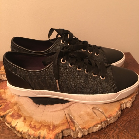NWOB Michael Kors City Sneakers - Picture 5 of 7